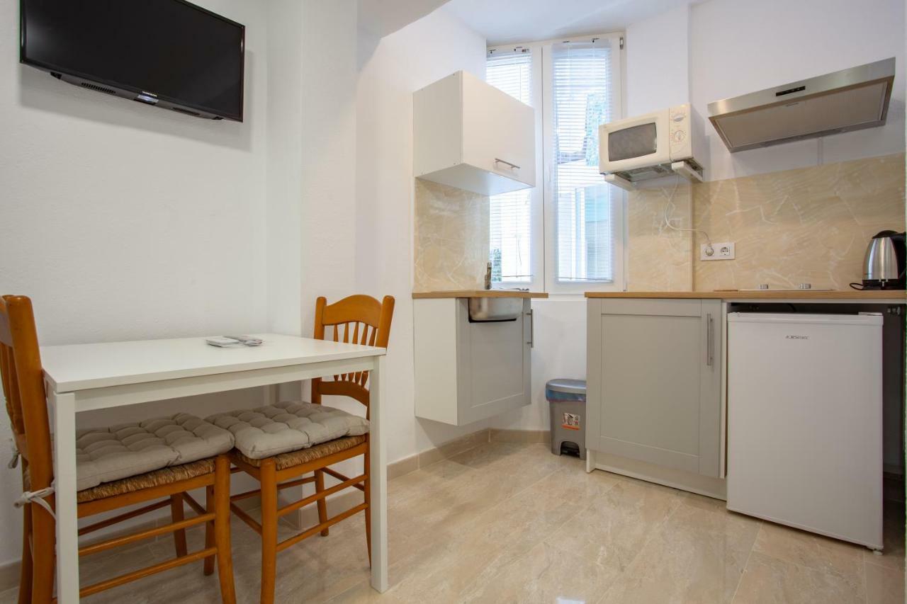 Small Studio Apartment Алтеа Екстер'єр фото