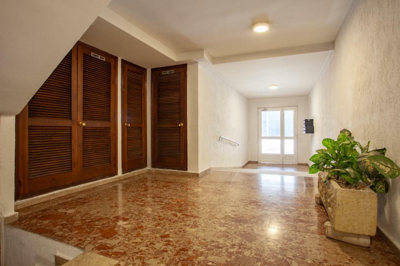 Small Studio Apartment Алтеа Екстер'єр фото
